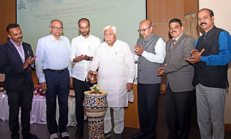 <div class="paragraphs"><p>ಎಚ್.ಕೆ. ಪಾಟೀಲ</p></div>