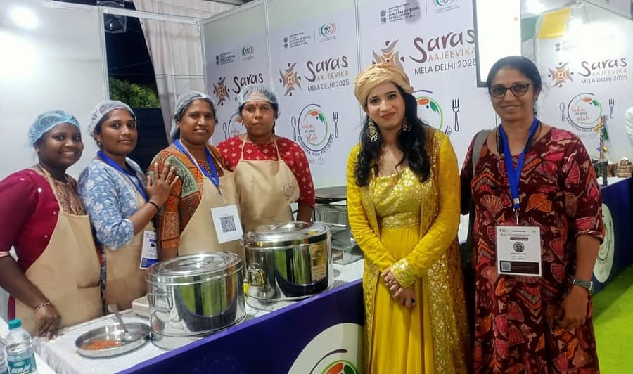 ದೆಹಲಿಯಲ್ಲಿ ನಡೆಯುತ್ತಿರುವ ಸರಸ್ ಮೇಳದಲ್ಲಿ ಭಾಗವಹಿಸಿರುವ ತುಳುನಾಡಿನ ಮಹಿಳೆಯರು