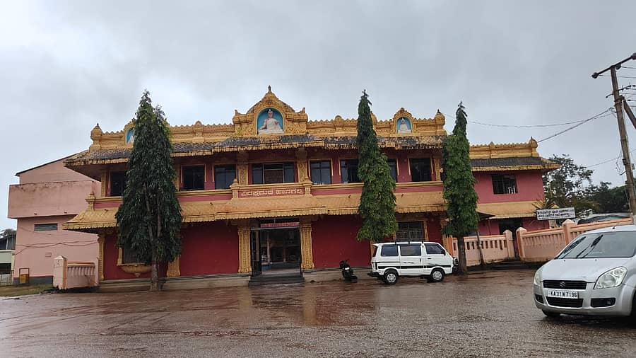 <div class="paragraphs"><p>ಹಾನಗಲ್ ಕುಮಾರೇಶ್ವರ ಮಠ</p></div>