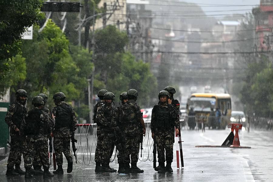 <div class="paragraphs"><p>ನೇಪಾಳದ ಕಠ್ಮಂಡು ನಗರದಲ್ಲಿ ಭದ್ರತೆಗೆ ಸೇನಾ ಪಡೆಗಳನ್ನು ನಿಯೋಜಿಸಲಾಗಿದೆ </p></div>