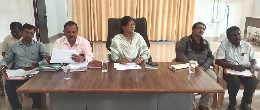 ನರಸಿಂಹರಾಜಪುರದ ತಾಲ್ಲೂಕು ಕಚೇರಿಯಲ್ಲಿ ಗುರುವಾರ ತಹಶೀಲ್ದಾರ್ ನೂರುಲ್ ಹುದಾ ಅವರ ಅಧ್ಯಕ್ಷತೆಯಲ್ಲಿ ತಾಲ್ಲೂಕು ಪರಿಶಿಷ್ಟ ಜಾತಿ, ಪರಿಶಿಷ್ಟ ವರ್ಗಗಳ ಕುಂದುಕೊರತೆ ಸಭೆ ನಡೆಯಿತು