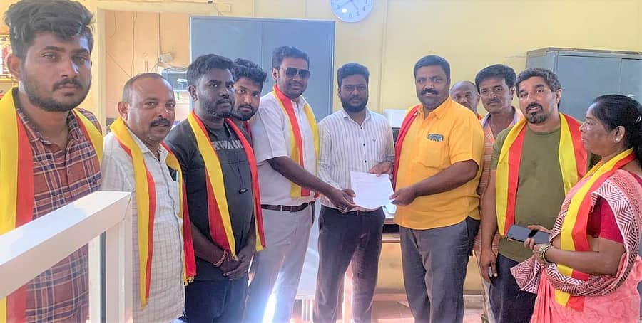 ಕರ್ನಾಟಕ ರಕ್ಷಣಾ ವೇದಿಕೆ (ಪ್ರವೀಣ್ ಶೆಟ್ಟಿ ಬಣ) ತರೀಕೆರೆ ತಾಲ್ಲೂಕು ಘಟಕ, ಕನ್ನಡ ಸೇನೆ ಕರ್ನಾಟಕ ತಾಲ್ಲೂಕು ಘಟಕ, ಕನ್ನಡ ಪರ ಸಂಘಟನೆಗಳ ಒಕ್ಕೂಟದ  ವತಿಯಿಂದ ಪುರಸಭೆ ಮುಖ್ಯ ಅಧಿಕಾರಿಗಳ ವಿರುದ್ಧ ಉಪ ವಿಭಾಗಾಧಿಕಾರಿಗಳಿಗೆ ದೂರು ಸಲ್ಲಿಸಲಾಯಿತು