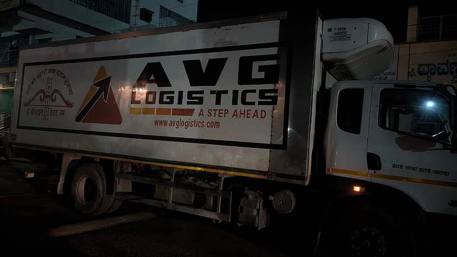 ಗಣೇಶ ವಿಸರ್ಜನಾ ಮೆರವಣಿಗೆ ಮೇಲೆ ಹರಿದ ಕ್ಯಾಂಟರ್ ಲಾರಿ.