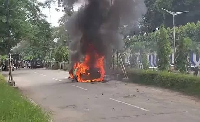 ಹೊತ್ತಿ ಉರಿದ ಕಾರು 