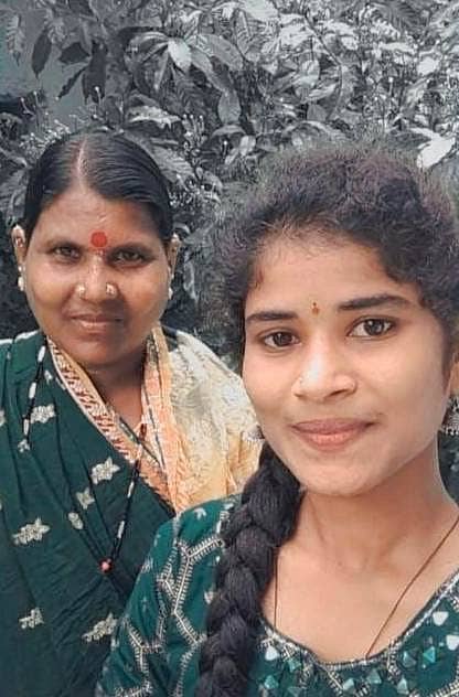 ತಾಯಿ ಸಾಬಮ್ಮಳೊಂದಿಗೆ ಯುವತಿ ಬಸಲಿಂಗಮ್ಮ ವಿಕಾರಾಬಾದ್