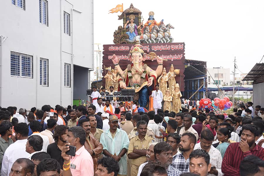 ಯಾದಗಿರಿಯಲ್ಲಿ ಶನಿವಾರ ಹಿಂದೂ ಮಹಾಗಣಪತಿ ಮೂರ್ತಿ ವಿಸರ್ಜನೆಯ ಶೋಭಾಯಾತ್ರೆ ನಡೆಯಿತು