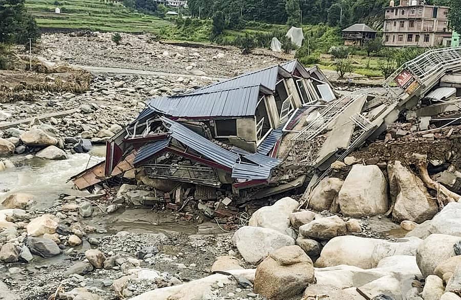 <div class="paragraphs"><p>ಹಿಮಾಚಲ ಪ್ರದೇಶದಲ್ಲಿ ಶನಿವಾರ ಮೇಘಸ್ಫೋಟ ಸಂಭವಿಸಿದೆ.</p></div>