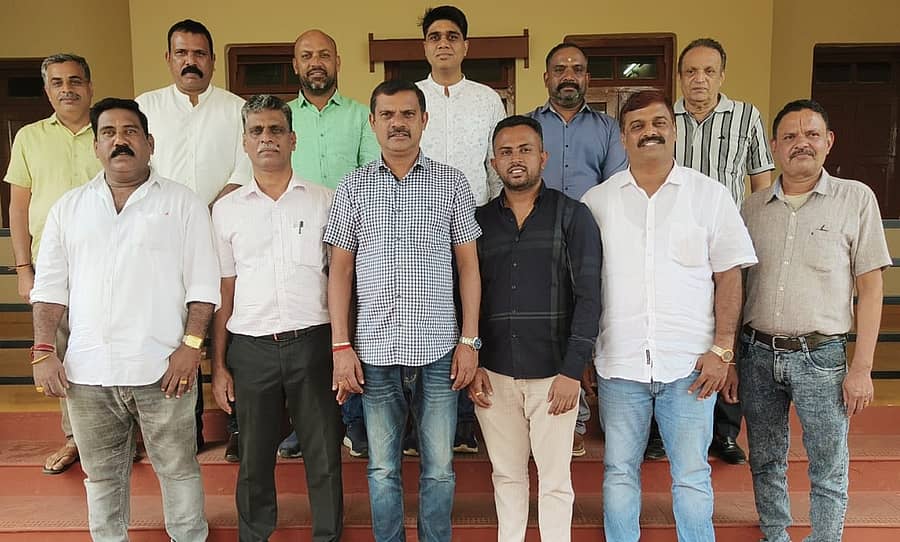 ವಿರಾಜಪೇಟೆ ನಗರ ಹಾಗೂ ತಾಲ್ಲೂಕು ವರ್ತಕರ ಸಂಘಕ್ಕೆ ಶನಿವಾರ ಅಧಿಕೃತವಾಗಿ ಚಾಲನೆ ನೀಡಲಾಯಿತು