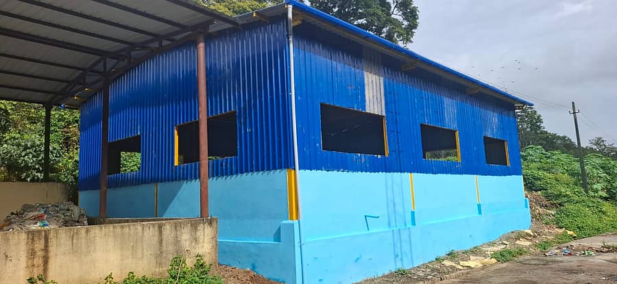 ಪಾರಂಪರಿಕ ತ್ಯಾಜ್ಯ ವಿಲೇವಾರಿ ಪ್ರಕ್ರಿಯೆಗೆ ಯಲ್ಲಾಪುರ ಪಟ್ಟಣದ ತ್ಯಾಜ್ಯ ವಿಲೇವಾರಿ ಘಟಕದೊಳಗೆ ನಿರ್ಮಿಸಲಾದ ಶೆಡ್