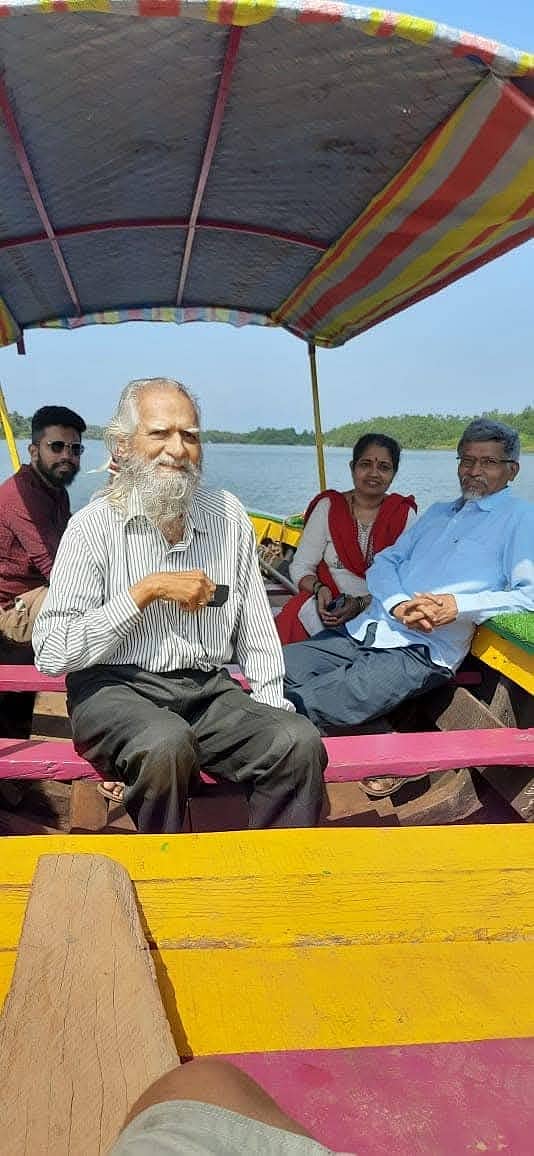 ಶರಾವತಿ ನದಿಯಲ್ಲಿ ದೋಣಿ ವಿಹಾರ ಕೈಗೊಂಡಿದ್ದ ಡಾ.ಎನ್.ಆರ್.ನಾಯಕ