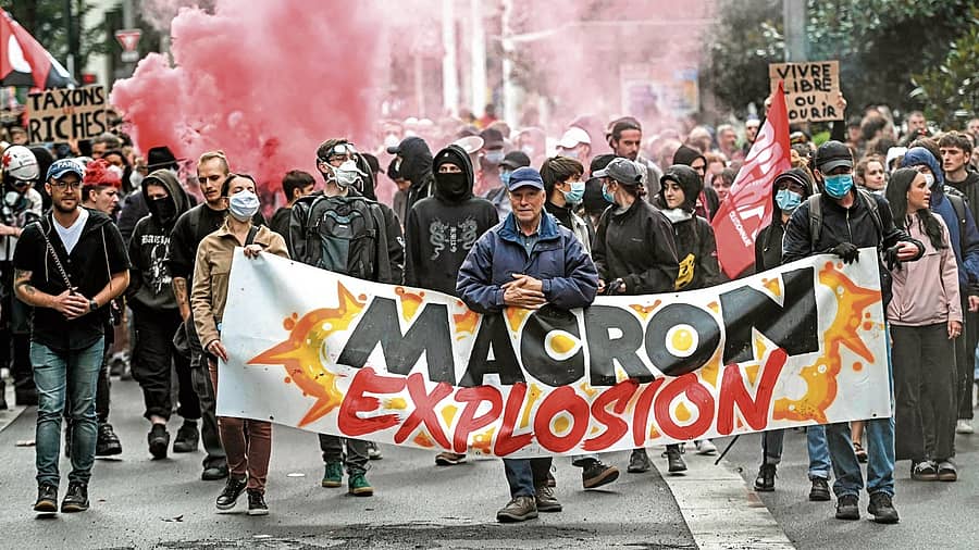 ಫ್ರಾನ್ಸ್ನ ನಾಂಟ್ನಲ್ಲಿ ಮ್ಯಾಕ್ರನ್ ಆಡಳಿತದ ವಿರುದ್ಧ ಜನರು ಪ್ರತಿಭಟನೆ ನಡೆಸಿದರು
