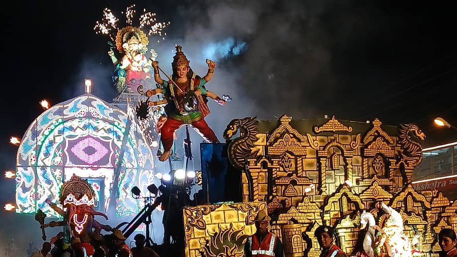 <div class="paragraphs"><p>ಮಡಿಕೇರಿಯ ಅಶೋಕಪುರದ ಶ್ರೀ ಗಣಪತಿ ಉತ್ಸವ ಸಮಿತಿ ಪ್ರತಿಷ್ಠಾಪಿಸಿದ್ದ ಗೌರಿ, ಗಣೇಶ ಮೂರ್ತಿಗಳ ವಿಸರ್ಜನೋತ್ಸವ ಭಾನುವಾರ ಅದ್ದೂರಿಯಾಗಿ ನೆರವೇರಿತು&nbsp;&nbsp;</p></div>