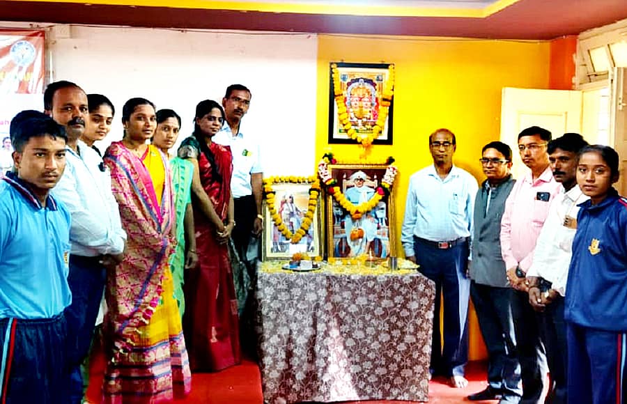 ಬಸವಕಲ್ಯಾಣದ ಎಸ್.ಎಸ್.ಕೆ.ಬಸವೇಶ್ವರ ಕಾಲೇಜಿನಲ್ಲಿ ಭಾನುವಾರ ನಡೆದ ವೀರ ವನಿತೆಯರ ವಿಚಾರ ಸಂಕಿರಣದಲ್ಲಿ ಭಾವಚಿತ್ರದ ಪೂಜೆ ನೆರವೇರಿಸಲಾಯಿತು