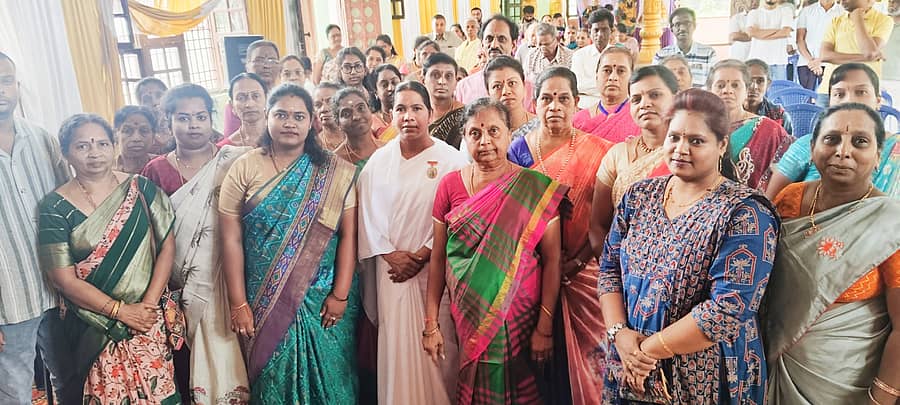 ಕೈವಾರದಲ್ಲಿ ಆಯೋಜಿಸಿದ್ದ ಉಪನ್ಯಾಸ ಕಾರ್ಯಕ್ರಮದಲ್ಲಿ ಭಾಗವಹಿಸಿದ್ದ ಮುಖಂಡರು