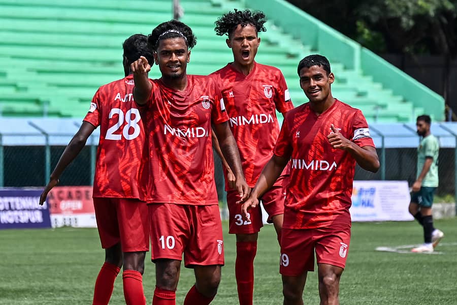 <div class="paragraphs"><p>ಎಫ್ಸಿ ಬೆಂಗಳೂರು ಯುನೈಟೆಡ್ ಪರ ಗೆಲುವಿನ ಗೋಲು ಬಾರಿಸಿದ ನಿಖಿಲ್ರಾಜ್ ಮುರುಗೇಶ್ ಕುಮಾರ್ (ನಂಬರ್ 10) ಅವರನ್ನು ಸಹ ಆಟಗಾರರು ಅಭಿನಂದಿಸಿದರು </p></div>