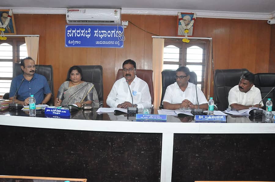 ಕೊಳ್ಳೇಗಾಲ ನಗರದ ನಗರ ಸಭೆ ಸಭಾಂಗಣದಲ್ಲಿ ಸೋಮವಾರ ಸಾಮಾನ್ಯ ಸಭೆ ನಡೆಯಿತು