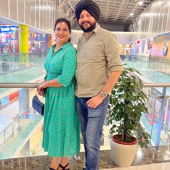 <div class="paragraphs"><p>ಪತ್ನಿಯೊಂದಿಗೆ ನವಜೋತ್ ಸಿಂಗ್</p></div>