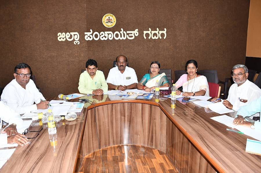 ಗದಗ ಜಿಲ್ಲಾ ಪಂಚಾಯಿತಿ ವಿಡಿಯೊ ಕಾನ್ಫರೆನ್ಸ್‌ ಹಾಲ್‌ನಲ್ಲಿ ಸೋಮವಾರ ನಡೆದ ಸಭೆಯಲ್ಲಿ ಗದಗ ತಾಲ್ಲೂಕು ಗ್ಯಾರಂಟಿ ಅನುಷ್ಟಾನ ಪ್ರಾಧಿಕಾರದ ಅಧ್ಯಕ್ಷ ಅಶೋಕ ಮಂದಾಲಿ ಮಾತನಾಡಿದರು