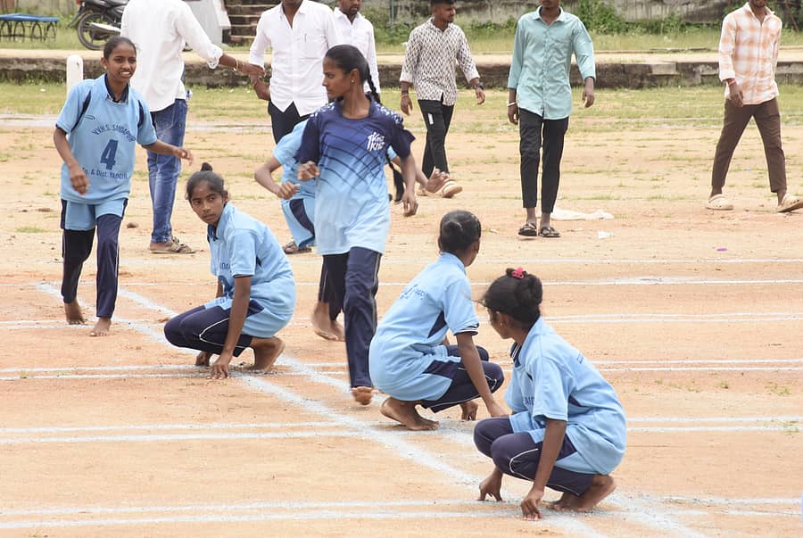 <div class="paragraphs"><p>ಯಾದಗಿರಿಯಲ್ಲಿ ಸೋಮವಾರ ನಡೆದ ವಿಭಾಗ ಮಟ್ಟದ ಕ್ರೀಡಾಕೂಟದ ಕೊಕ್ಕೊದಲ್ಲಿ ನಿರತವಾದ ಮಹಿಳಾ ಆಟಗಾರರು.</p></div>