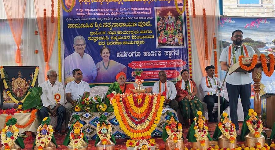 ಹುಕ್ಕೇರಿ ತಾಲ್ಲೂಕಿನ ನಿಡಸೋಸಿಯಲ್ಲಿ ಮಂಗಳವಾರ ಜರುಗಿದ ಕಾರ್ಯಕ್ರಮದಲ್ಲಿ ಶಾಸಕ ನಿಖಿಲ್ ಕತ್ತಿ ಮಾತನಾಡಿದರು