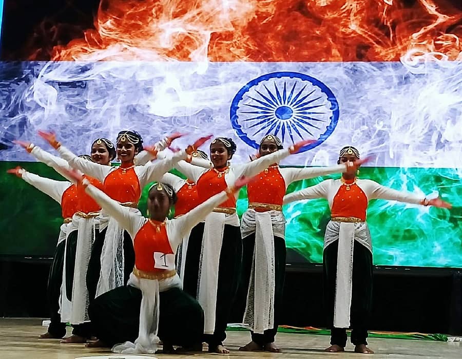 <div class="paragraphs"><p>ಕೋಲಾರದ ಅರಸು ನರ್ಸಿಂಗ್ ಕಾಲೇಜು ಆಶ್ರಯದಲ್ಲಿ ನಡೆದ ಕ್ರೀಡಾ ಸಾಂಸ್ಕೃತಿಕ ಸ್ಪರ್ಧೆಗಳಲ್ಲಿ ವಿವಿಧ ಕಾಲೇಜು ವಿದ್ಯಾರ್ಥಿಗಳು ನೃತ್ಯ ಪ್ರದರ್ಶನ ನೀಡಿದರು.</p></div>