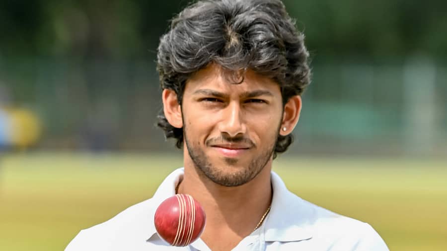 <div class="paragraphs"><p>ಕೆಎಸ್‌ಸಿಎ ಕೋಲ್ಟ್ಸ್ ಪರ 7 ವಿಕೆಟ್‌ ಪಡೆದ&nbsp;ಶಿಖರ್ ಶೆಟ್ಟಿ</p></div>