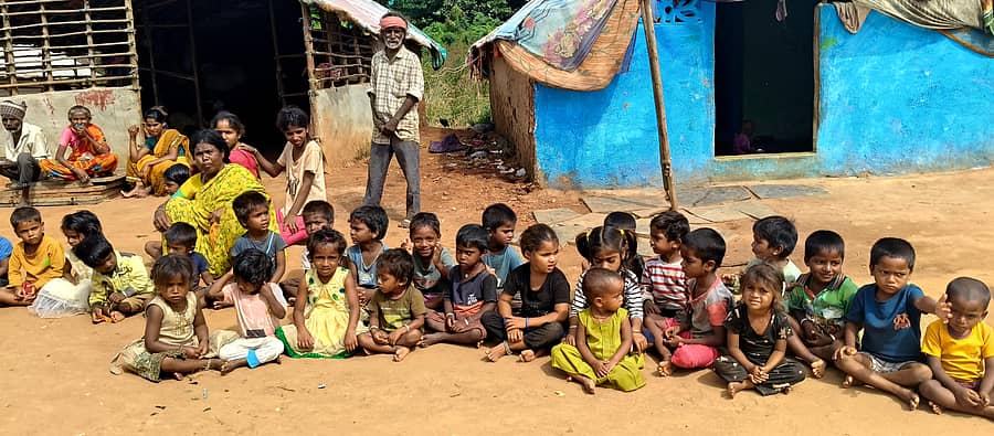 ಹಗರಿಬೊಮ್ಮನಹಳ್ಳಿಯಲ್ಲಿ ಇರುವ ಪರಿಶಿಷ್ಟ ಸಮುದಾಯದ ಅಲೆಮಾರಿ ಸಮುದಾಯದ ಸಿಂಧೊಳ್ಳು ಜನಾಂಗದ ಮಕ್ಕಳು