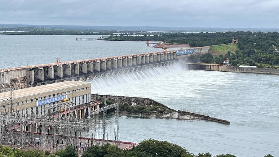 ಆಲಮಟ್ಟಿ ಜಲಾಶಯದ ಒಂದು ನೋಟ