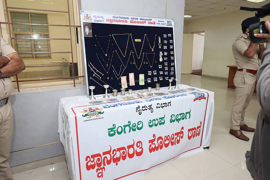 ಆರೋಪಿಗಳಿಂದ ಜಪ್ತಿ ಮಾಡಿಕೊಂಡ ಚಿನ್ನಾಭರಣ