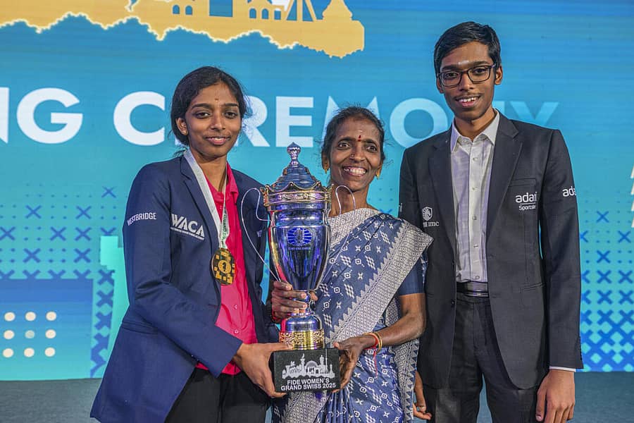 <div class="paragraphs"><p>ಫಿಡೆ (FIDE) ಮಹಿಳಾ ಗ್ರ್ಯಾಂಡ್ ಸ್ವಿಸ್ ಟೂರ್ನಿ ಗೆದ್ದ ಗ್ರ್ಯಾಂಡ್ ಮಾಸ್ಟರ್ ವೈಶಾಲಿ ರಮೇಶ್ಬಾಬು</p></div>