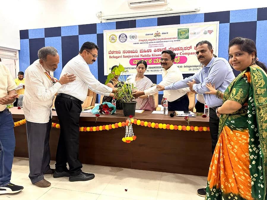 <div class="paragraphs"><p>ಬೆಳಗಾವಿಯ ಪಶುಸಂಗೋಪನೆ ಇಲಾಖೆ ಸಭಾಭವನದಲ್ಲಿ ಸೋಮವಾರ ಹಮ್ಮಿಕೊಂಡಿದ್ದ ಕಾರ್ಯಕ್ರಮವನ್ನು ಸಚಿವೆ ಲಕ್ಷ್ಮೀ ಹೆಬ್ಬಾಳಕರ ಉದ್ಘಾಟಿಸಿದರು</p></div>