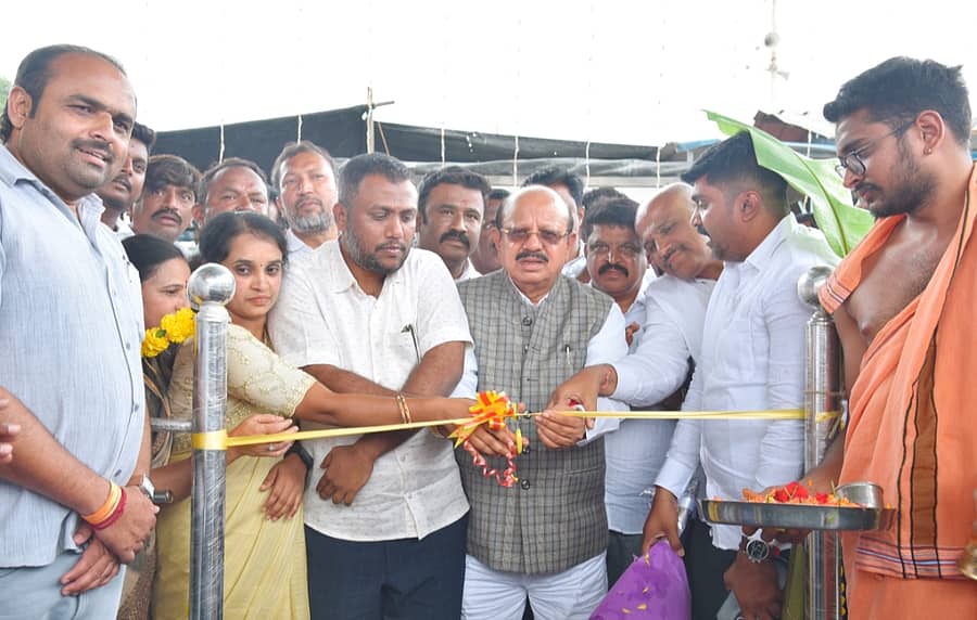 ಶಿರಾ ಖಾಸಗಿ ಬಸ್ ನಿಲ್ದಾಣವನ್ನು ಶಾಸಕ‌ ಟಿ.ಬಿ.ಜಯಚಂದ್ರ ಉದ್ಘಾಟಿಸಿದರು