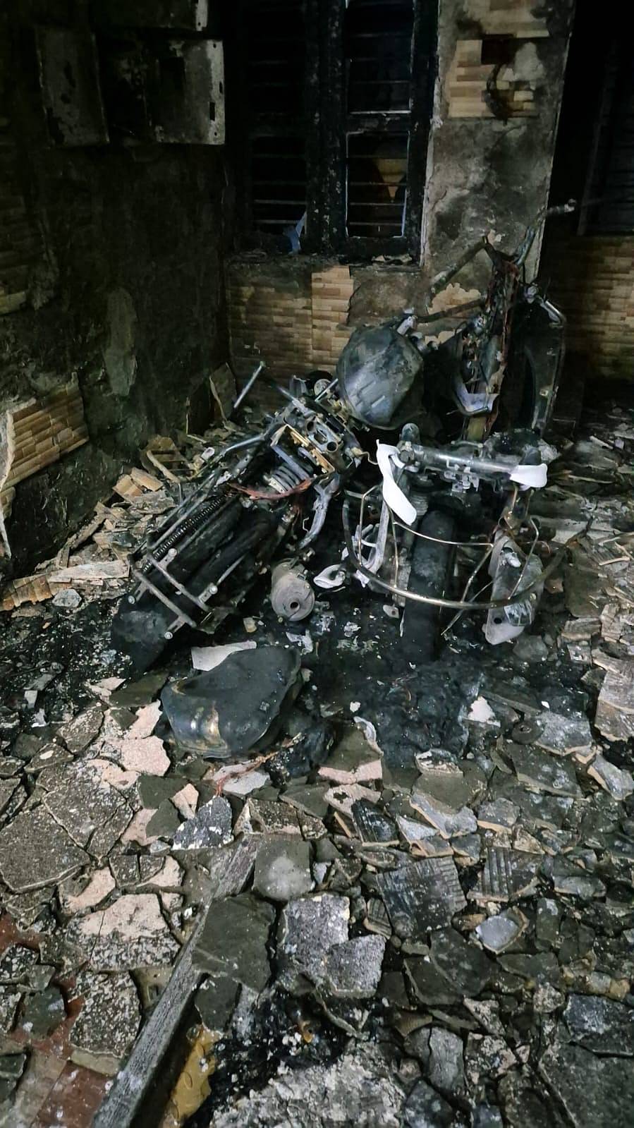 ಬೆಂಕಿಗೆ ಆಹುತಿಯಾಗಿರುವ ಇವಿ ಸ್ಕೂಟರ್