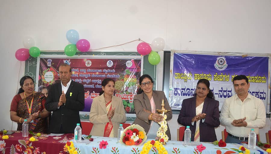 ಹುಣಸೂರು ನಗರದ ಸರ್ಕಾರಿ ಬಾಲಕಿಯರ ಪದವಿ ಪೂರ್ವ ಕಾಲೇಜಿನಲ್ಲಿ ಮಂಗಳವಾರ ರಾಷ್ಟ್ರೀಯ ಪೋಷಣ್‌ ಅಭಿಯಾನ ಸಪ್ತಾಹ ಅಂಗವಾಗಿ ಹಮ್ಮಿಕೊಂಡಿದ್ದ ಜಾಗೃತಿ ಅಭಿಯಾನ ಕಾರ್ಯಕ್ರಮವನ್ನು ನ್ಯಾಯಾಧೀಶೆ ಭಾಗ್ಯಮ್ಮ ಉದ್ಘಾಟಿಸಿದರು.