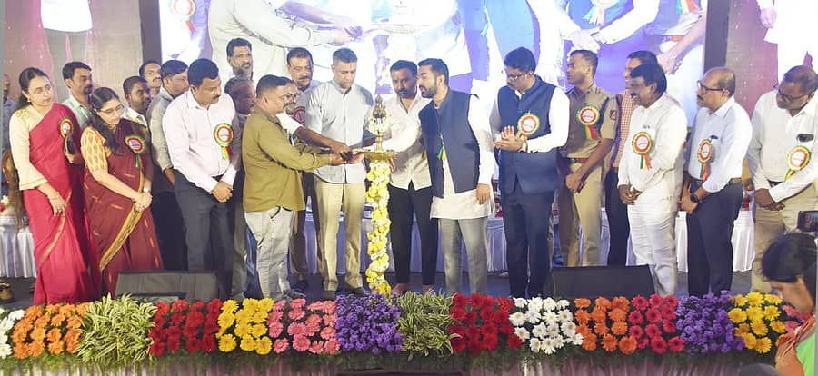 ಕಾರ್ಯಕ್ರಮವನ್ನು ಕಾರ್ಮಿಕ ಖಾತೆ ಸಚಿವ ಸಂತೋಷ್ ಎಸ್ ಲಾಡ್ ಬುಧವಾರ ಮಡಿಕೇರಿಯಲ್ಲಿ ಉದ್ಘಾಟಿಸಿದರು