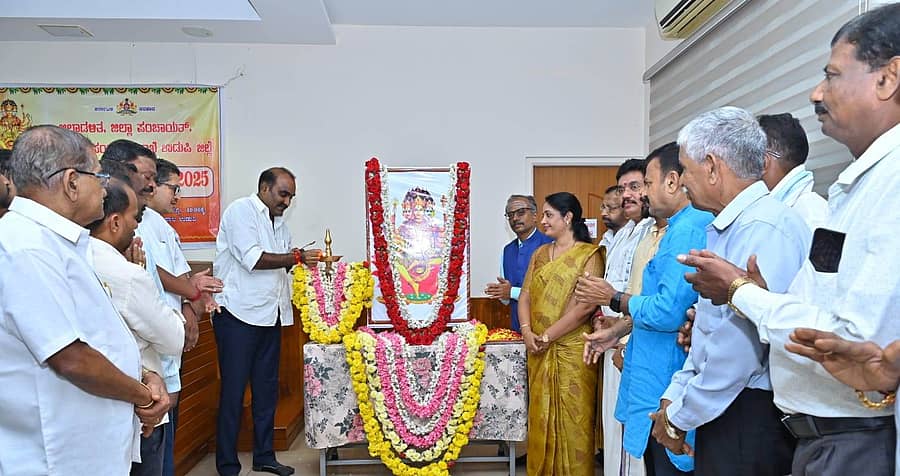 ವಿಶ್ವಕರ್ಮ ಜಯಂತಿ ಕಾರ್ಯಕ್ರಮವನ್ನು ಶಾಸಕ ಯಶ್ಪಾಲ್ ಸುವರ್ಣ ಉದ್ಘಾಟಿಸಿದರು