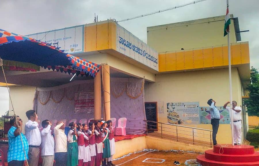 ಕುಕನೂರಿನ ತಹಶೀಲ್ದಾರ್ ಕಚೇರಿಯಲ್ಲಿ ಕಲ್ಯಾಣ ಕರ್ನಾಟಕ ಉತ್ಸವದ ನಿಮಿತ್ತ ಧ್ವಜಾರೋಹಣ ನೆರವೇರಿತು