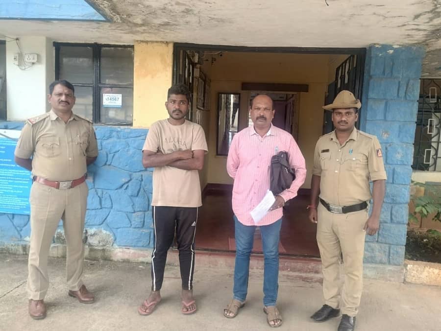 ಗಾಂಜಾ ಪ್ರಕರಣವೊಂದಕ್ಕೆ ಸಂಬಂಧಿಸಿದಂತೆ ಜಿಲ್ಲಾ ನ್ಯಾಯಾಲಯದ ಆದೇಶದಂತೆ ನಗರದ ಕೂಲಿ ಬ್ಲಾಕ್ ಶೆಡ್ ನಿವಾಸಿ ಆದಿಲ್ ಬಾಷಾನನ್ನು ಬಂಧಿಸಲಾಗಿದೆ.