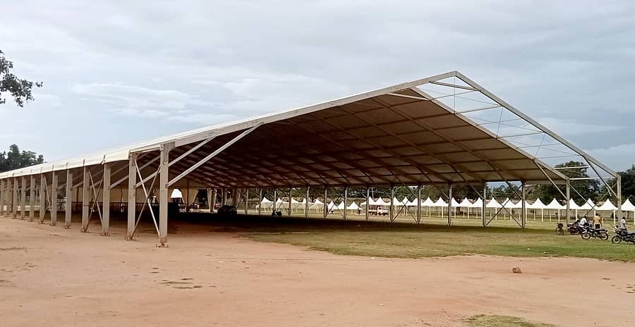 ಶ್ರೀರಂಗಪಟ್ಟಣದಲ್ಲಿ  ನಾಲ್ಕು ದಿನಗಳ ಕಾಲ ನಡೆಯಲಿರುವ ದಸರಾ ಉತ್ಸವದ ಸಾಂಸ್ಕೃತಿಕ ಕಾರ್ಯಕ್ರಮಗಳಿಗಾಗಿ ಶ್ರೀರಂಗನಾಥಸ್ವಾಮಿ ದೇವಾಲಯ ಮೈದಾನದಲ್ಲಿ ಜಲ ನಿರೋಧಕ ಸಭಾಂಗಣವನ್ನು ನಿರ್ಮಿಸಲಾಗುತ್ತಿದೆ