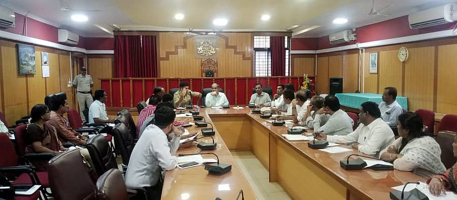 ಗದಗ ಜಿಲ್ಲಾಧಿಕಾರಿ ಕಚೇರಿಯಲ್ಲಿ ಗುರುವಾರ ನಡೆದ ಪೂರ್ವಸಿದ್ಧತಾ ಸಭೆಯಲ್ಲಿ ಜಿಲ್ಲಾಧಿಕಾರಿ ಸಿ.ಎನ್. ಶ್ರೀಧರ್ ಮಾತನಾಡಿದರು