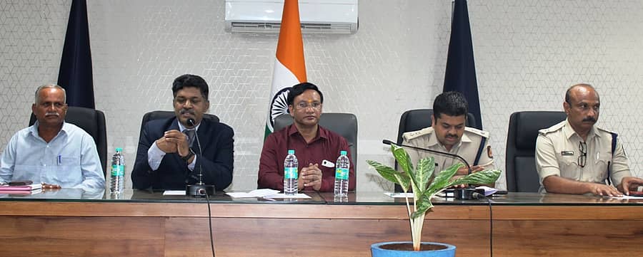 ಬಾಗಲಕೋಟೆ ಜಿಲ್ಲಾ ಪೊಲೀಸ್ ವರಿಷ್ಠಾಧಿಕಾರಿ ಕಾರ್ಯಾಲಯದಲ್ಲಿ ಗುರುವಾರ ನಡೆದ ಸಭೆಯಲ್ಲಿ ಜಿಲ್ಲಾ ಕಾನೂನು ಸೇವೆಗಳ ಪ್ರಾಧಿಕಾರದ ಸದಸ್ಯ ಕಾರ್ಯದರ್ಶಿ ಚಂದ್ರಶೇಖರ ದಿಡ್ಡಿ ಮಾತನಾಡಿದರು