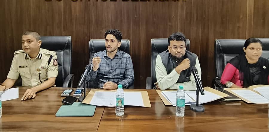 ಬೆಳಗಾವಿಯಲ್ಲಿ ಗುರುವಾರ ನಡೆದ ಮಹರ್ಷಿ ವಾಲ್ಮೀಕಿ ಜಯಂತಿ ಆಚರಣೆಯ ಪೂರ್ವಭಾವಿ ಸಭೆಯಲ್ಲಿ ಜಿಲ್ಲಾಧಿಕಾರಿ ಮೊಹಮ್ಮದ್ ರೋಷನ್ ಮಾತನಾಡಿದರು