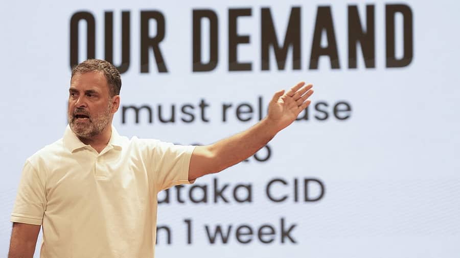 <div class="paragraphs"><p>ನವದೆಹಲಿಯ ಇಂದಿರಾ ಭವನದಲ್ಲಿ ಸುದ್ದಿಗೋಷ್ಠಿಯನ್ನು ಉದ್ದೇಶಿಸಿ ರಾಹುಲ್ ಗಾಂಧಿ ಮಾತನಾಡಿದರು</p></div>