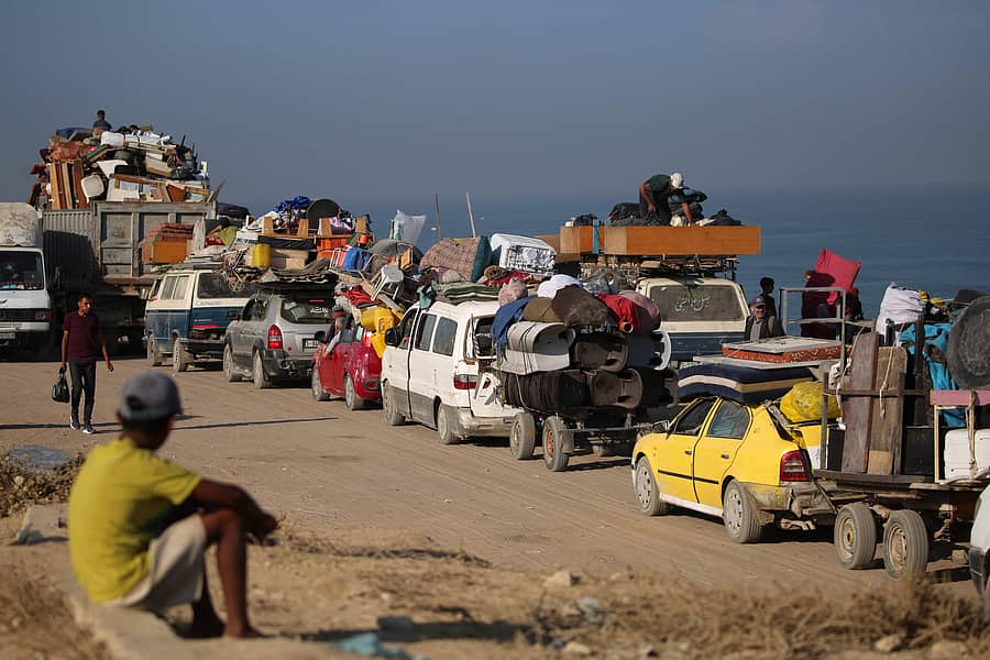 ಇಸ್ರೇಲ್‌ ಸೇನೆ ಎಚ್ಚರಿಕೆಯಂತೆ ಗಾಜಾ ಪಟ್ಟಿಯ ದಕ್ಷಿಣ ಭಾಗಕ್ಕೆ ಪ್ಯಾಲೆಸ್ಟೀನಿಯನ್ನರು ಗುರುವಾರ ತೆರಳಿದರು – ಎಎಫ್‌ಪಿ ಚಿತ್ರ