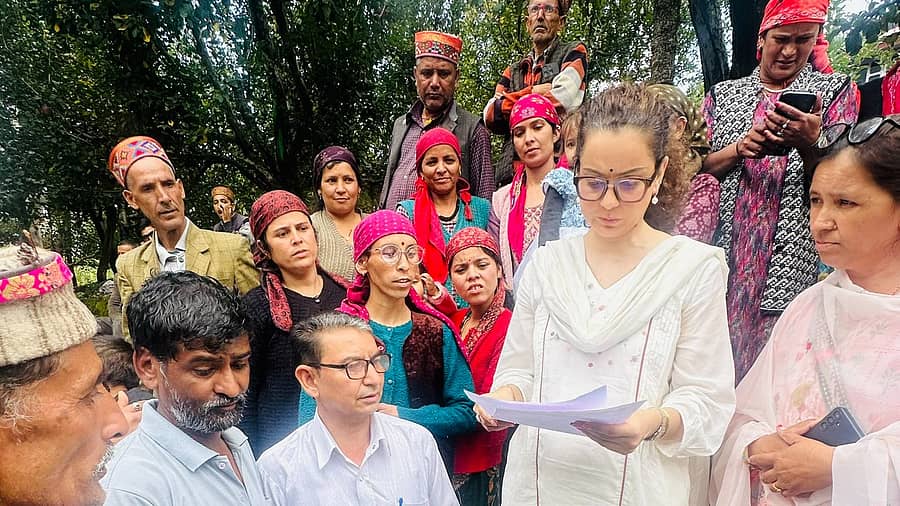 <div class="paragraphs"><p>ಹಿಮಾಚಲ ಪ್ರದೇಶದ ಮನಾಲಿಗೆ ಭೇಟಿ ನೀಡಿದ ಸಂಸದೆ ಕಂಗನಾ ರನೌತ್‌</p></div>