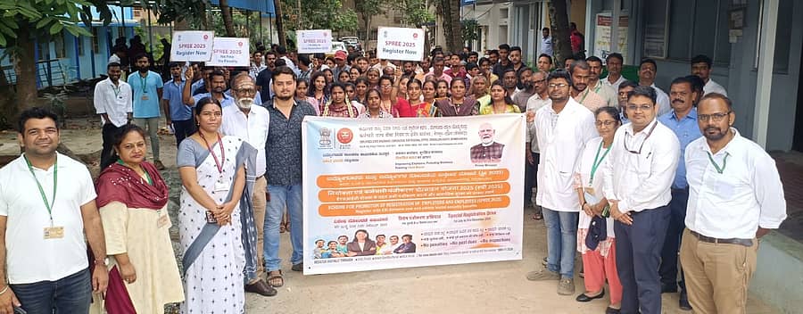 ಆನೇಕಲ್ ತಾಲ್ಲೂಕಿನ ಬೊಮ್ಮಸಂದ್ರ ಕೈಗಾರಿಕ ಪ್ರದೇಶದಲ್ಲಿ ಕಾರ್ಮಿಕರ ರಾಜ್ಯ ವಿಮಾ ನಿಗಮ ಉಪ ಪ್ರಾದೇಶಿಕ ಕಚೇರಿ ವತಿಯಿಂದ ಉದ್ಯೋಗದಾತರು ಮತ್ತು ಉದ್ಯೋಗಿಗಳ ನೋಂದಾವಣೆ ಯೋಜನೆ ಸ್ಪ್ರೀ ಯೋಜನೆಯ ಬಗ್ಗೆ ಜಾಗೃತಿ ಮೂಡಿಸಲಾಯಿತು