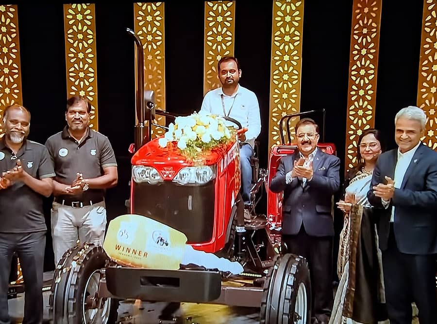 ಸವದತ್ತಿ ತಾಲ್ಲೂಕಿನ ಚಚಡಿ ಗ್ರಾಮದ ಅವಿನಾಶ್‌ ನಾಗರಾಜ ದೇಸಾಯಿ ಅವರು ‘ಕೃಷಿಯಲ್ಲಿ ತಂತ್ರಜ್ಞಾನ ಬಳಕೆ’ ಕುರಿತ ರಾಷ್ಟ್ರಮಟ್ಟದ ಸ್ಪರ್ಧೆಯಲ್ಲಿ ಪ್ರಥಮ ಬಹುಮಾನ ಪಡೆದಿದ್ದು, ಮ್ಯಾಸ್ಸಿ ಫರ್ಗ್ಯುಸನ್ ಟ್ರ್ಯಾಕ್ಟರ್‌ ಅನ್ನು ಬಹುಮಾನವಾಗಿ ನೀಡಲಾಯಿತು