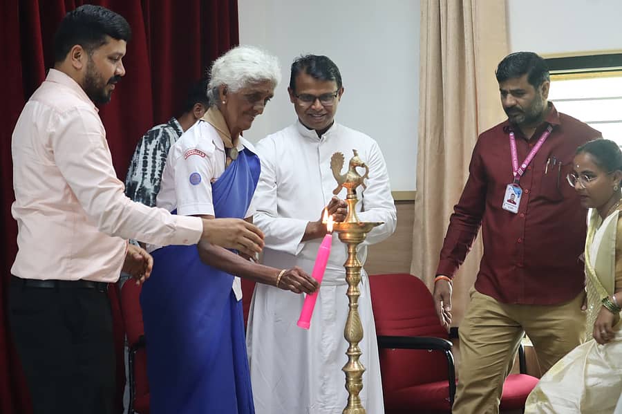 ಹಾಸನದ ಸಂತ ಜೋಸೆಫರ ಕಾಲೇಜಿನಲ್ಲಿ ಆಯೋಜಿಸಿದ್ದ ಉಪನ್ಯಾಸ ಕಾರ್ಯಕ್ರಮವನ್ನು ಎಚ್‌.ಜಿ. ಕಾಂಚನಮಾಲಾ ಉದ್ಘಾಟಿಸಿದರು