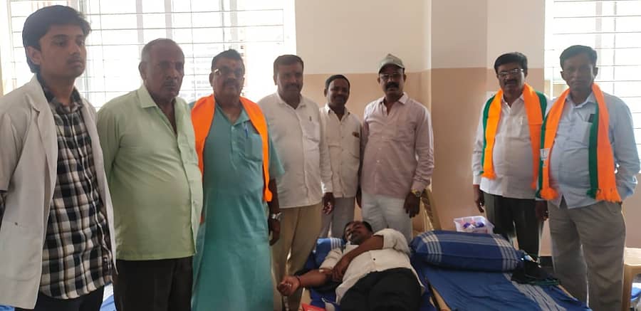 <div class="paragraphs"><p>ವಿಜಯಪುರದಲ್ಲಿ ಬಿಜೆಪಿ ಕಾರ್ಯಕರ್ತರಿಂದ ರಕ್ತದಾನ ಶಿಬಿರ ನಡೆಯಿತು</p></div>