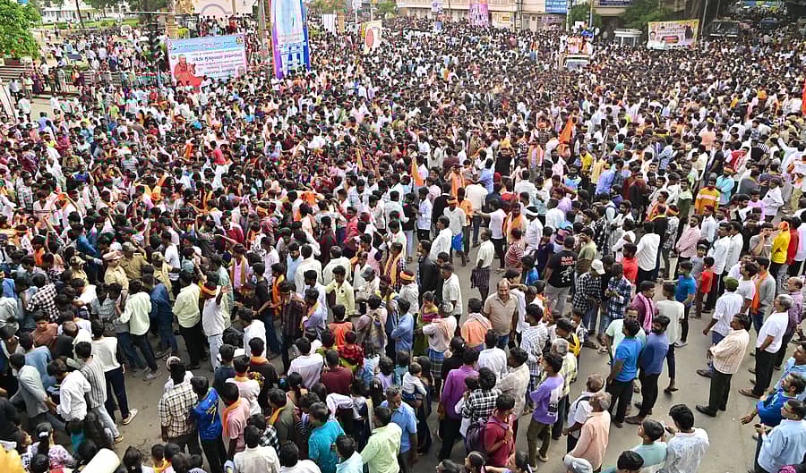 <div class="paragraphs"><p>ದಾವಣಗೆರೆಯಲ್ಲಿ ‘ಸಾರ್ವಜನಿಕ ಹಿಂದೂ ಮಹಾಗಣಪತಿ ಟ್ರಸ್ಟ್’ ವತಿಯಿಂದ ಶನಿವಾರ ಹಮ್ಮಿಕೊಳ್ಳಲಾಗಿದ್ದ ಗಣೇಶ ಮೂರ್ತಿ ವಿಸರ್ಜನಾ ಶೋಭಾಯಾತ್ರೆಯಲ್ಲಿ ಯುವಕ, ಯುವತಿಯರು&nbsp;ಅಪಾರ ಸಂಖ್ಯೆಯಲ್ಲಿ ಭಾಗವಹಿಸಿದ್ದರು&nbsp;</p></div>